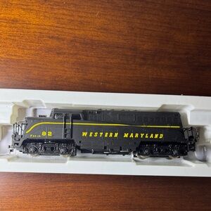 AHM Western Maryland HO Scale Diesel train Locomotive (New)